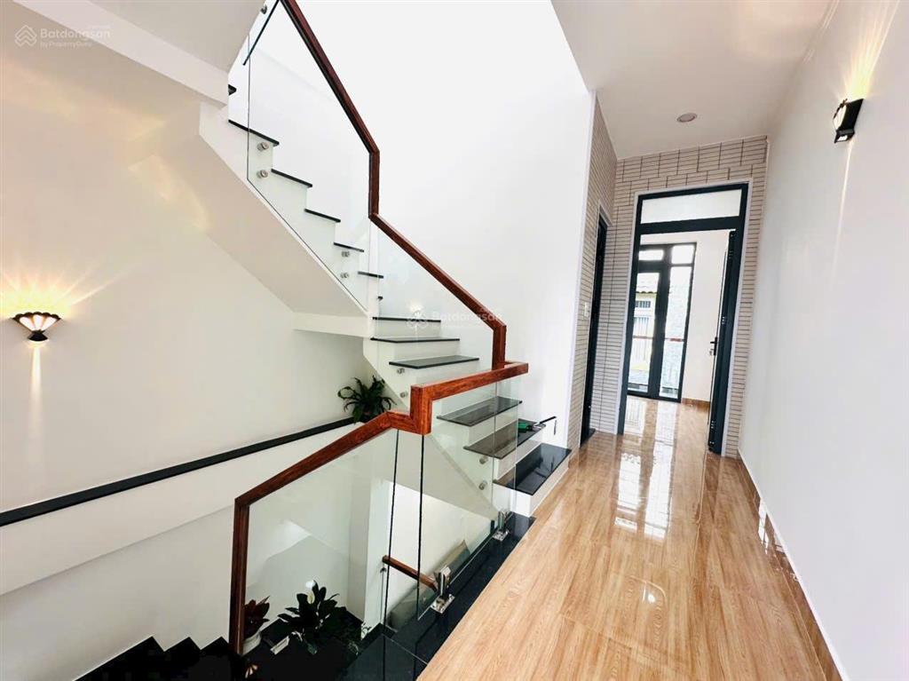 Nhà 3 tầng yersin nhà đẹp chỉ 5,5 tỷ sổ hồng riêng cần bán nhanh