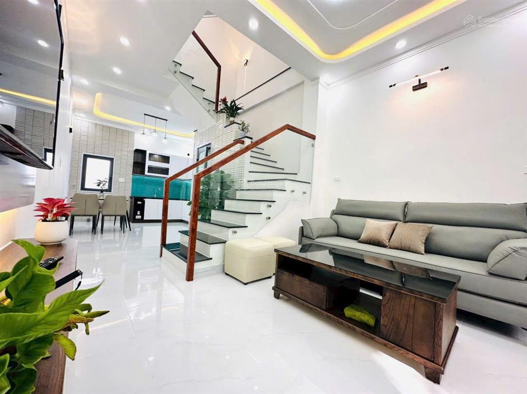 Nhà 3 tầng yersin nhà đẹp chỉ 5,5 tỷ sổ hồng riêng cần bán nhanh