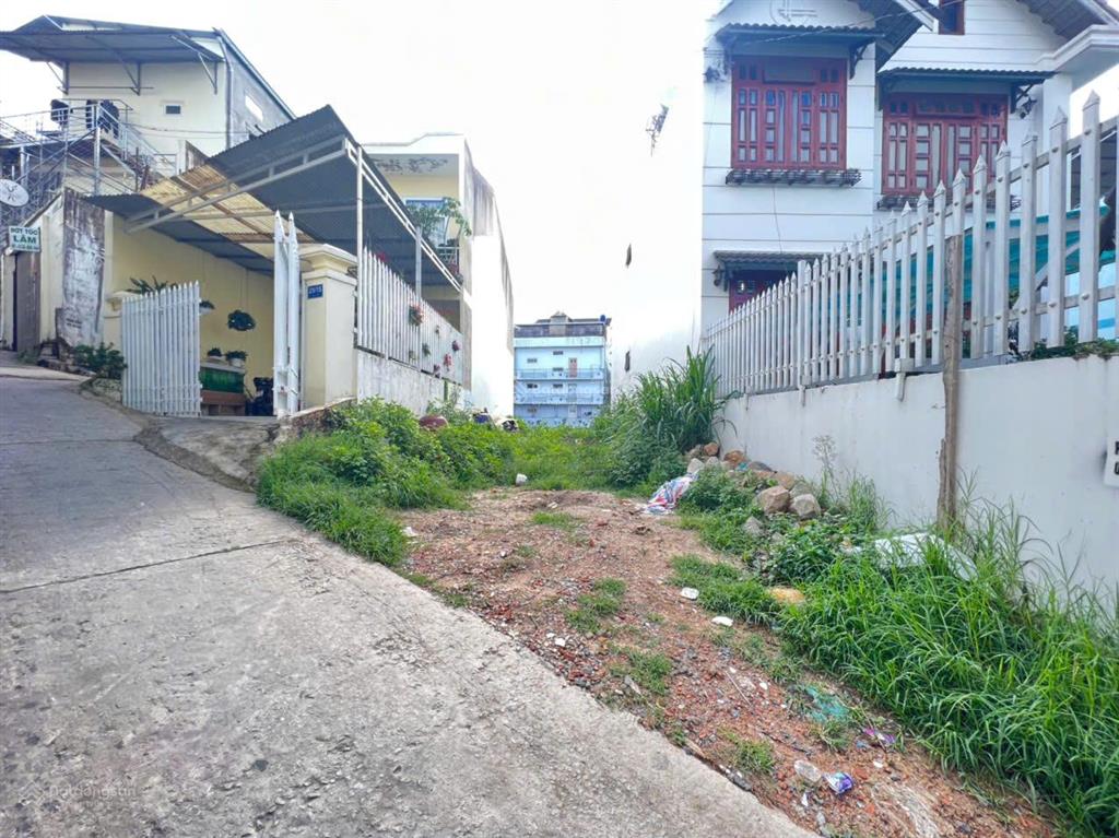 Bán đất xây căn hộ hoặc phòng trọ 93m2 giá chỉ 6,5 tỷ đường ô tô gần trường đh đà lạt