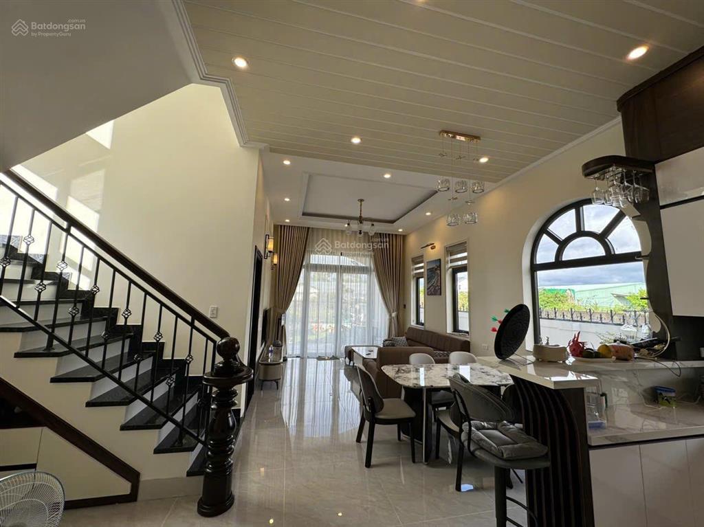 Biệt thự sân vườn giá tốt chỉ 12,9 tỷ cần bán gấp sổ hồng hoàn công