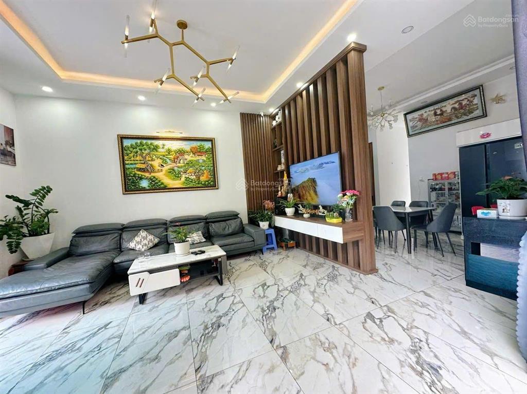 Giá cực sốc biệt thự đẹp mà chỉ 8,2 tỷ kẹt tiền cần bán gấp khu trịnh hoài đức  nam hồ đà lạt