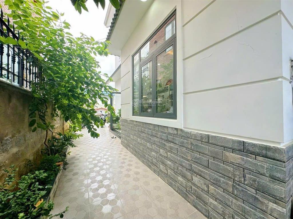 Giá cực sốc biệt thự đẹp mà chỉ 8,2 tỷ kẹt tiền cần bán gấp khu trịnh hoài đức  nam hồ đà lạt