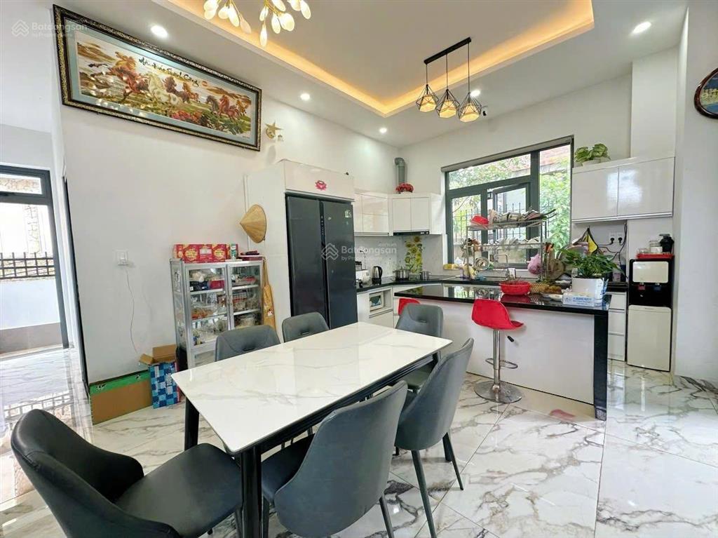 Giá cực sốc biệt thự đẹp mà chỉ 8,2 tỷ kẹt tiền cần bán gấp khu trịnh hoài đức  nam hồ đà lạt