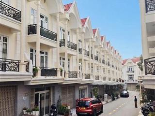 Chỉ 6,5 tỷ nhà 4 tầng đường ô tô trung tâm đà lạt cần bán gấp sổ hồng riêng