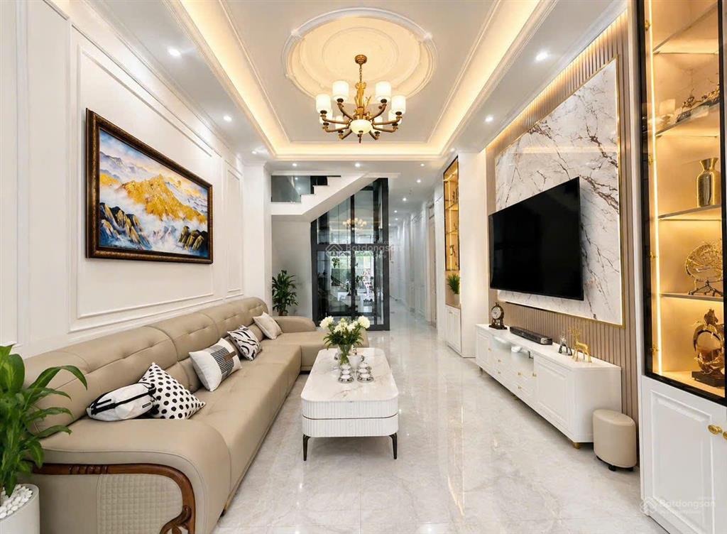 Nhà đẹp ngay trung tâm phố hoàn công 92m2 giá 12,5 tỷ thương lượng