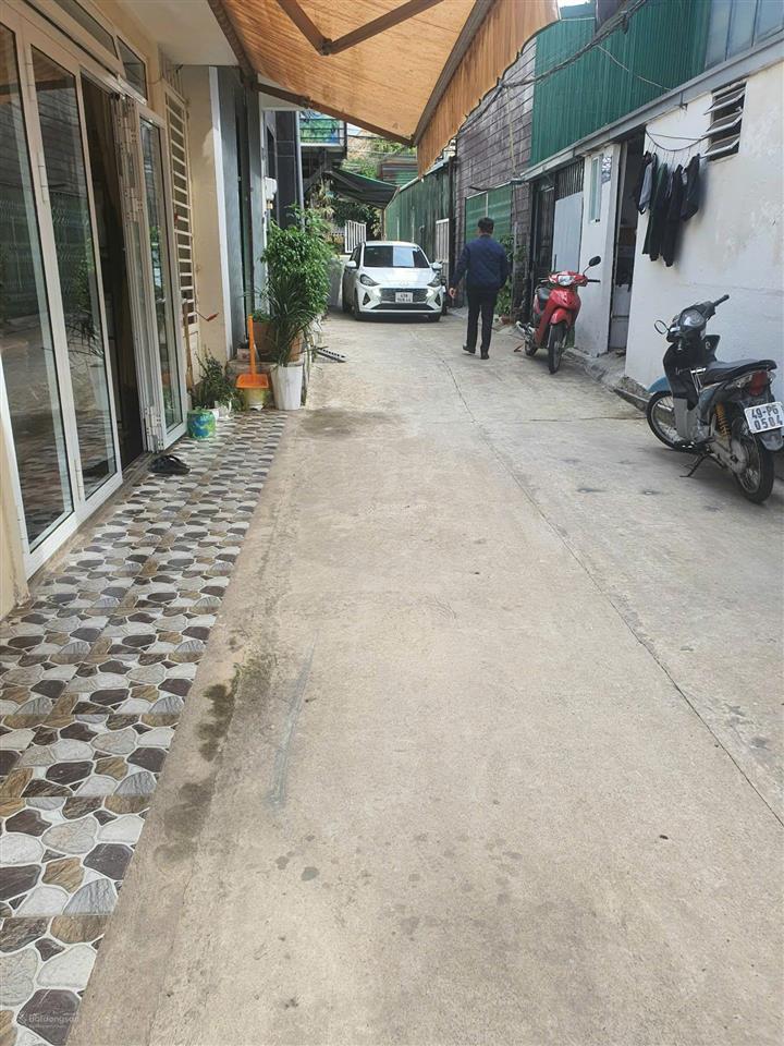 Chỉ 5,5 tỷ cần bán gấp nhà sổ hồng riêng ngay trung tâm đà lạt cách đường chính chỉ 30m