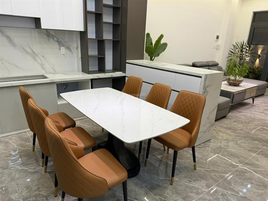 Nhà đẹp 3 tầng đường chính cổ loa ngay trung tâm đà lạt sổ hồng hoàn công giá bán lỗ 9 tỷ