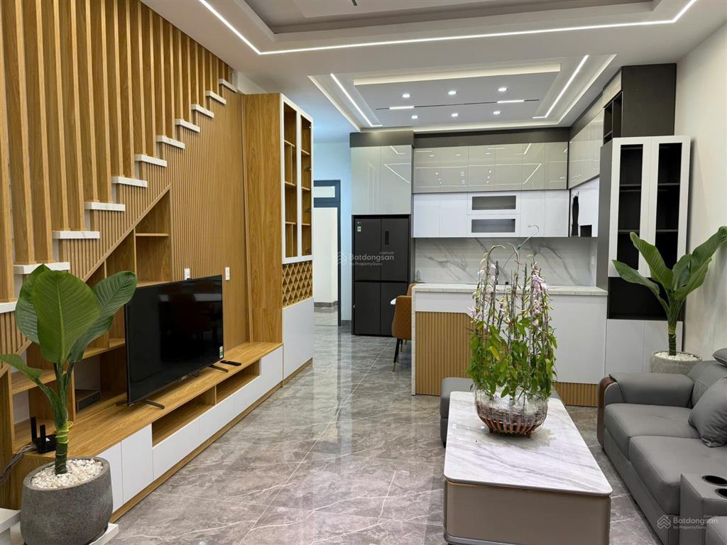 Nhà đẹp 3 tầng đường chính cổ loa ngay trung tâm đà lạt sổ hồng hoàn công giá bán lỗ 9 tỷ