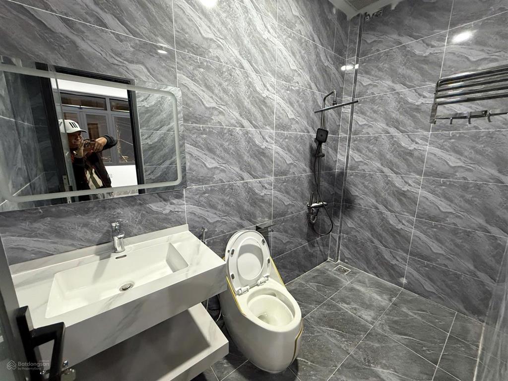 Nhà đẹp 3 tầng đường chính cổ loa ngay trung tâm đà lạt sổ hồng hoàn công giá bán lỗ 9 tỷ