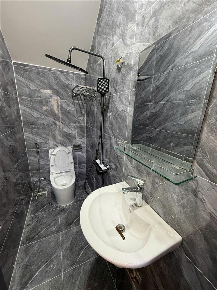 Nhà đẹp 3 tầng đường chính cổ loa ngay trung tâm đà lạt sổ hồng hoàn công giá bán lỗ 9 tỷ