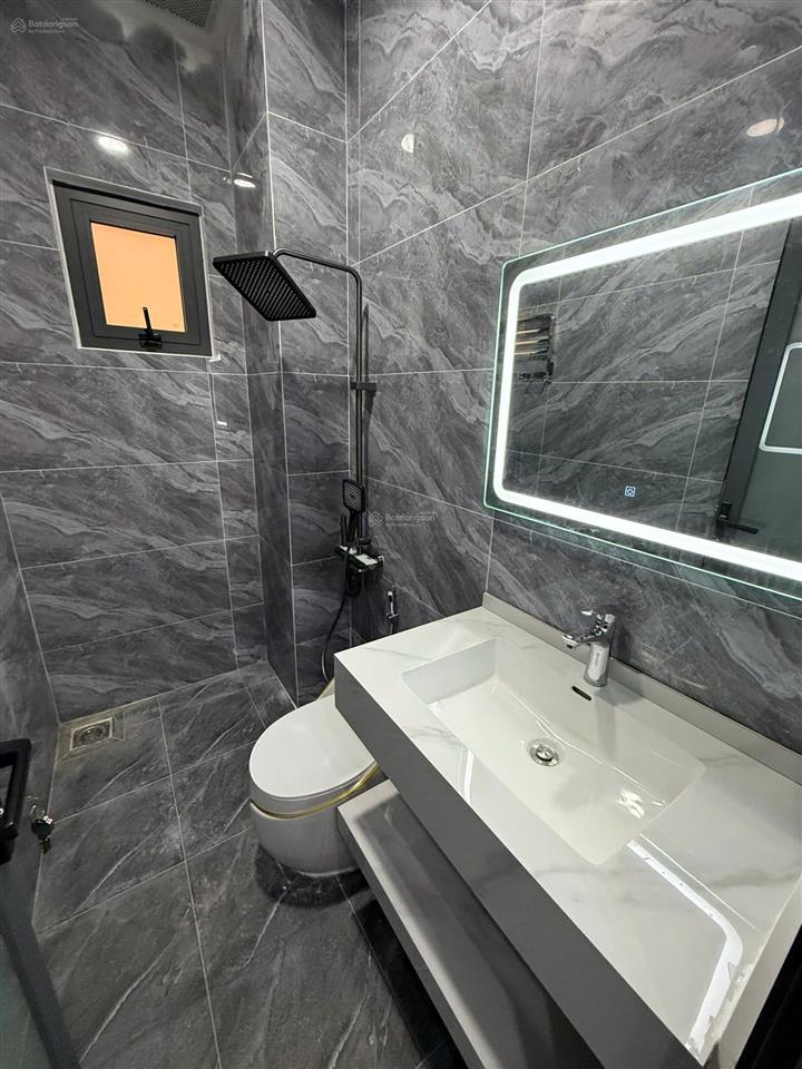 Nhà đẹp 3 tầng đường chính cổ loa ngay trung tâm đà lạt sổ hồng hoàn công giá bán lỗ 9 tỷ