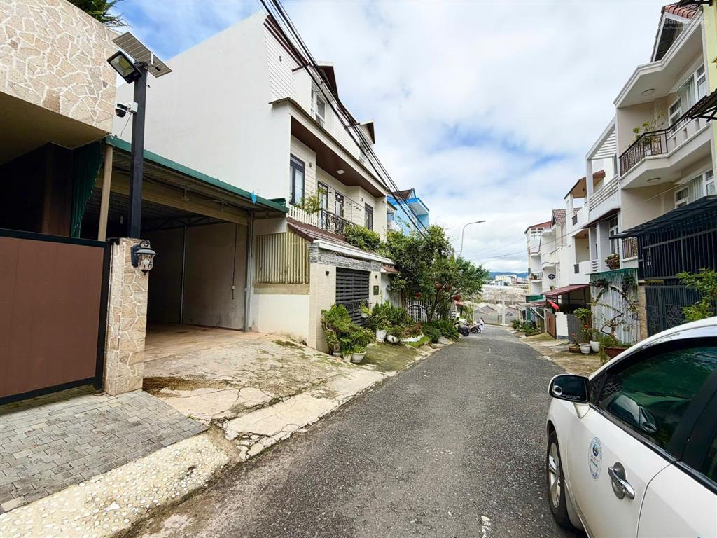 Giá tốt nhất khu chỉ 5,5 tỷ thương lượng kqh trần anh tông đường nhựa ô tô