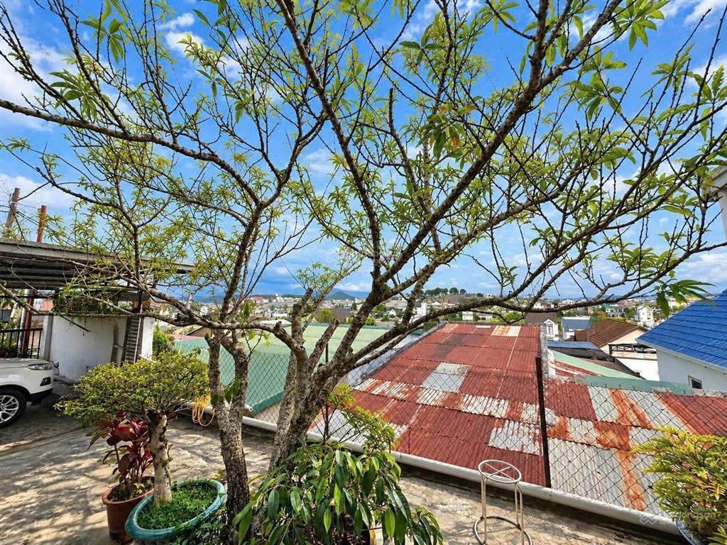 Bán nhà sân vườn giá tốt chỉ 7,5 tỷ với 200m2 bạch đằng gần chợ ngô quyền
