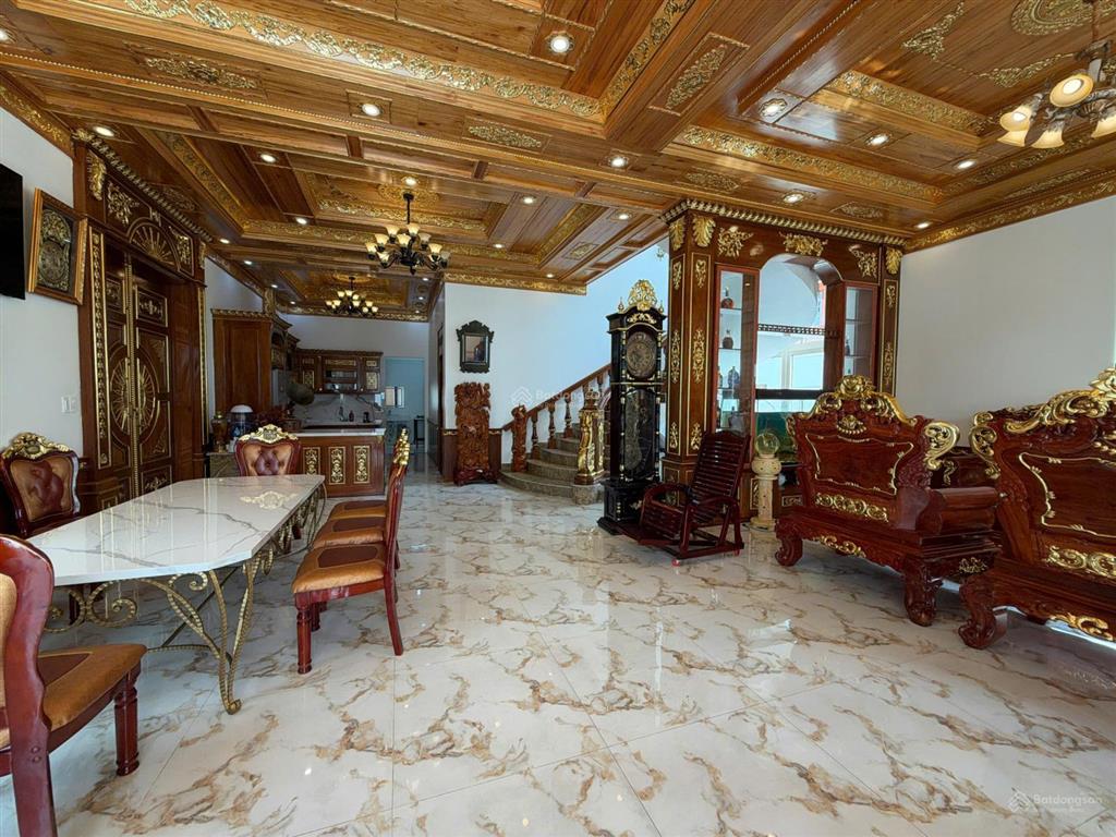 Biệt thự mai anh đào 500m2 bề thế khuôn viên sân vườn rộng ngay thung lũng tình yêu giá 40 tỷ