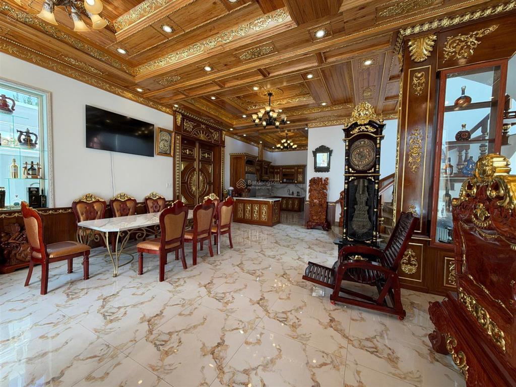 Biệt thự mai anh đào 500m2 bề thế khuôn viên sân vườn rộng ngay thung lũng tình yêu giá 40 tỷ