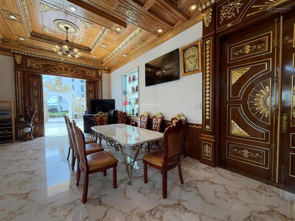 Biệt thự mai anh đào 500m2 bề thế khuôn viên sân vườn rộng ngay thung lũng tình yêu giá 40 tỷ