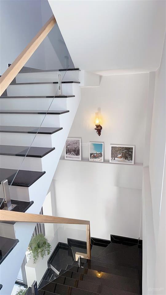 Bán home gần hồ xuân hương 90m2 với 5 phòng kinh doanh giá tốt chỉ còn 8,3 tỷ thương lượng