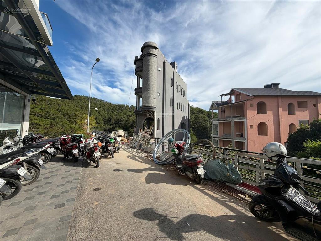 Bán 251m2 đất ở mặt tiền 12m đường ô tô hoàng hoa thám giá 7,850 tỷ thương lượng