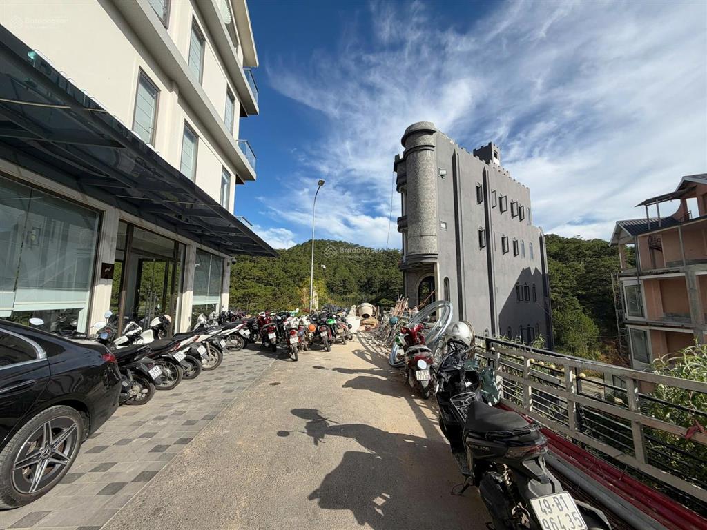 Bán 251m2 đất ở mặt tiền 12m đường ô tô hoàng hoa thám giá 7,850 tỷ thương lượng
