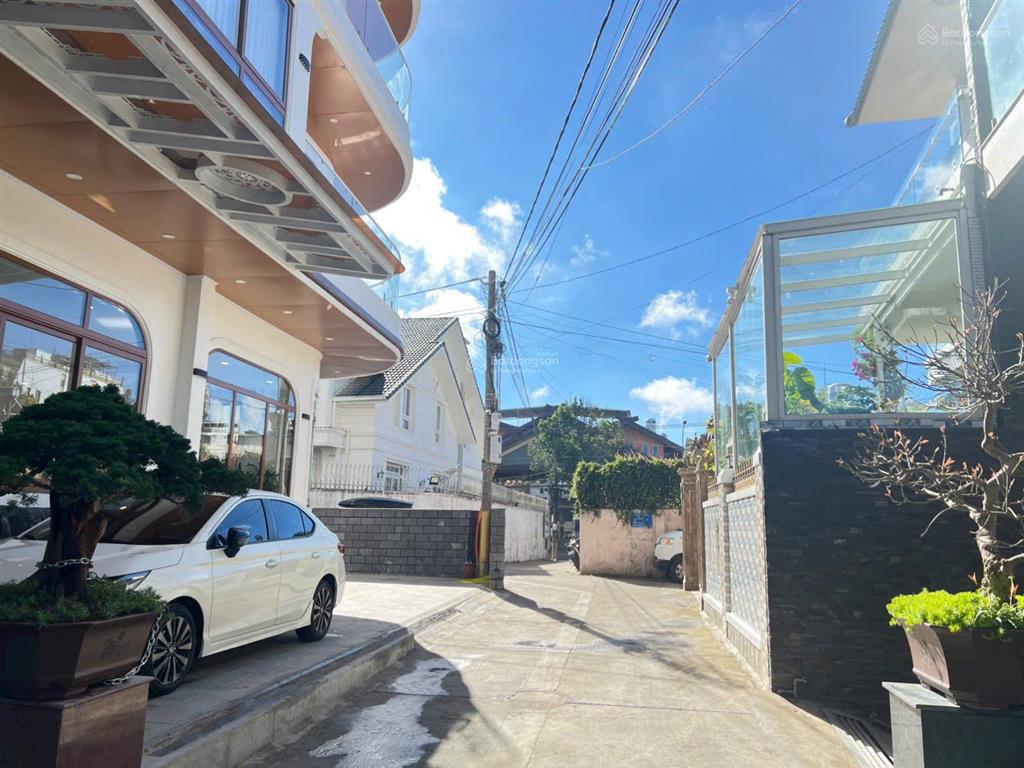589m2 có sẵn 300m2 đất ở view hồ xuân hương vị trí xây khách sạn đẳng cấp 22,5 tỷ giá ngộp