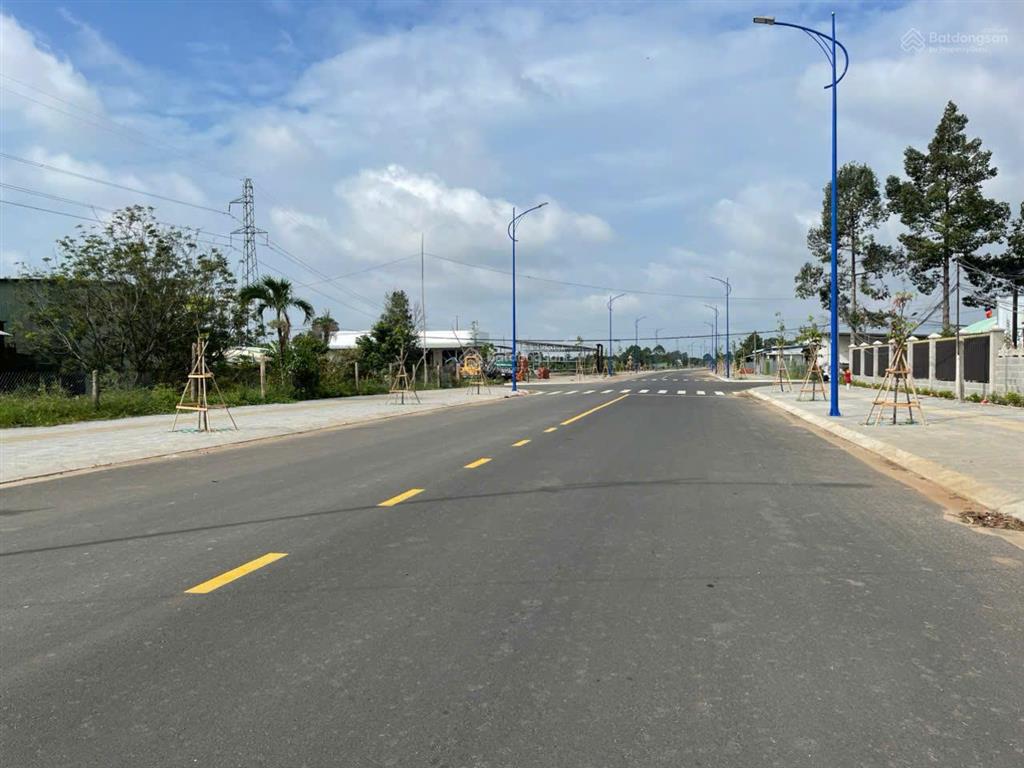 Chính chủ gửi bán lô góc 2 mặt tiền đường nguyễn hữu cảnh  tân hưng  vị trí đẹp