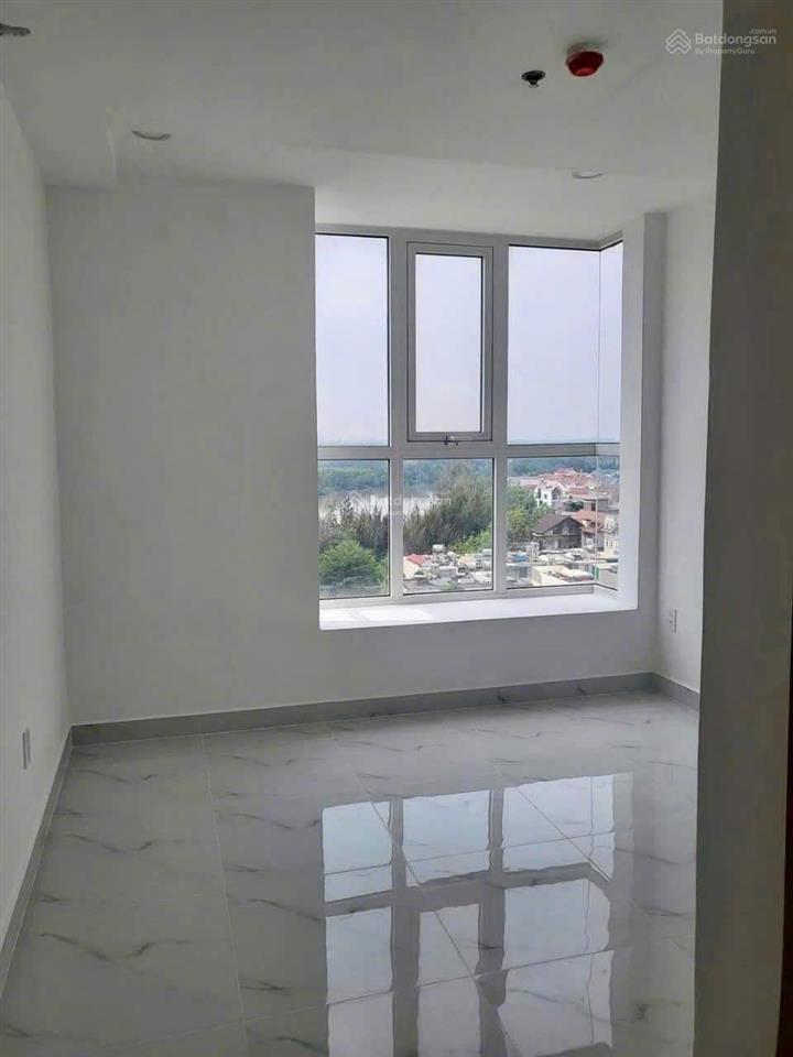 Chuyển công tác cần bán gấp căn 68m2 2pn 2wc bancon phòng khách có sổ hồng 3,5 tỷ bao thuê phí