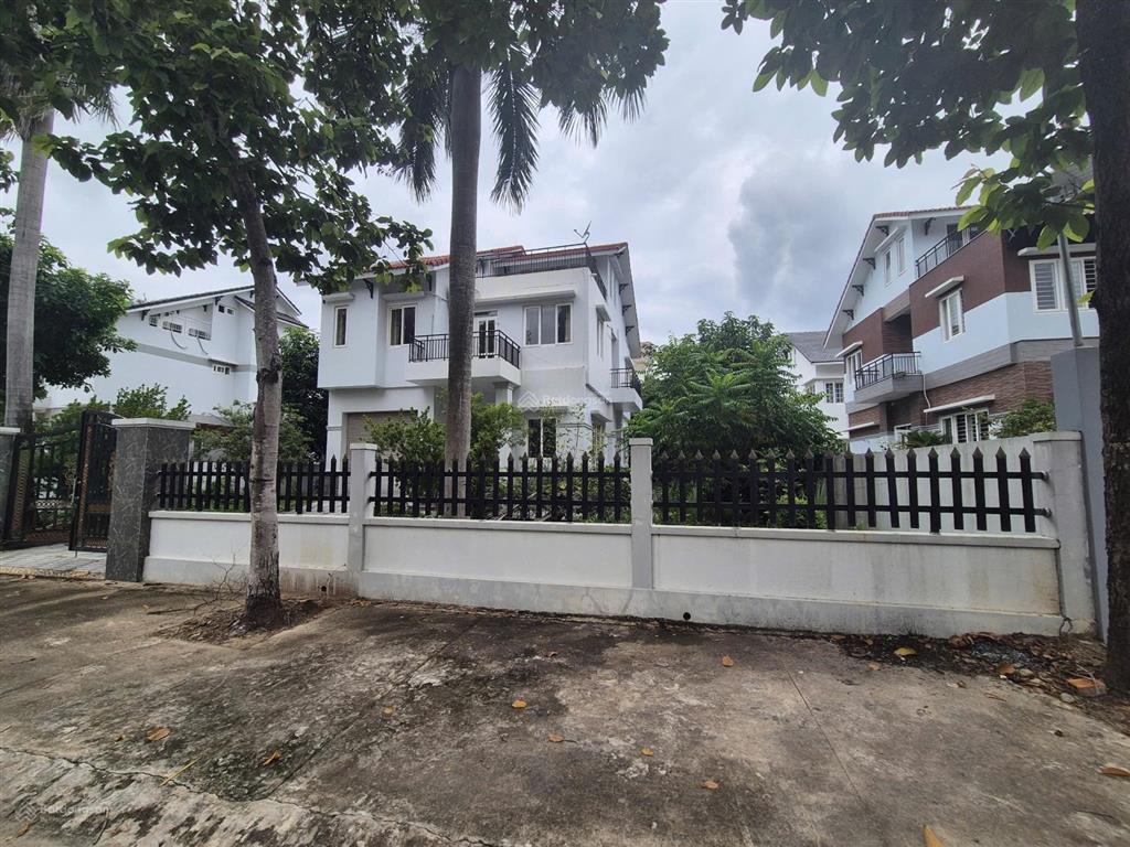 Cắt lỗ bán gấp biệt thự đẹp tại khu phố 6, thới hòa, bến cát, 7 tỷ vnd, 490 m2, còn thương lượng!