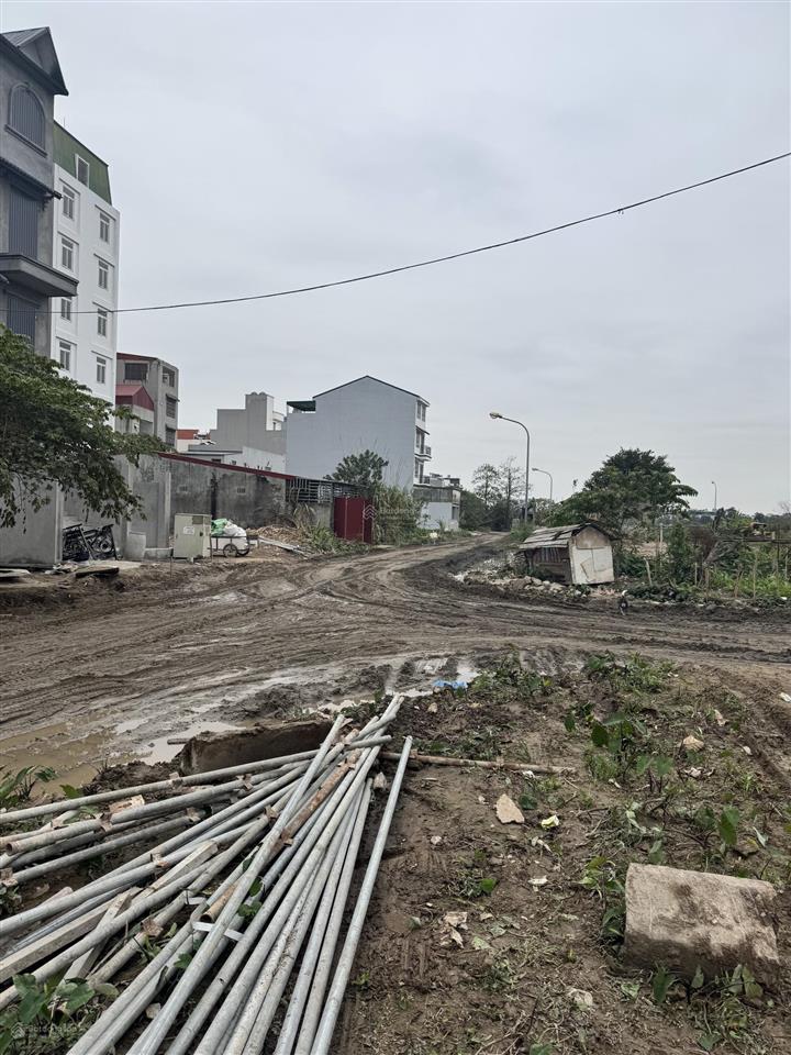 E đang có 1 lô biệt thự kđt tân việt 180m2 mặt đường đôi ngay chân chung cư giá chỉ 90 triệu/m2