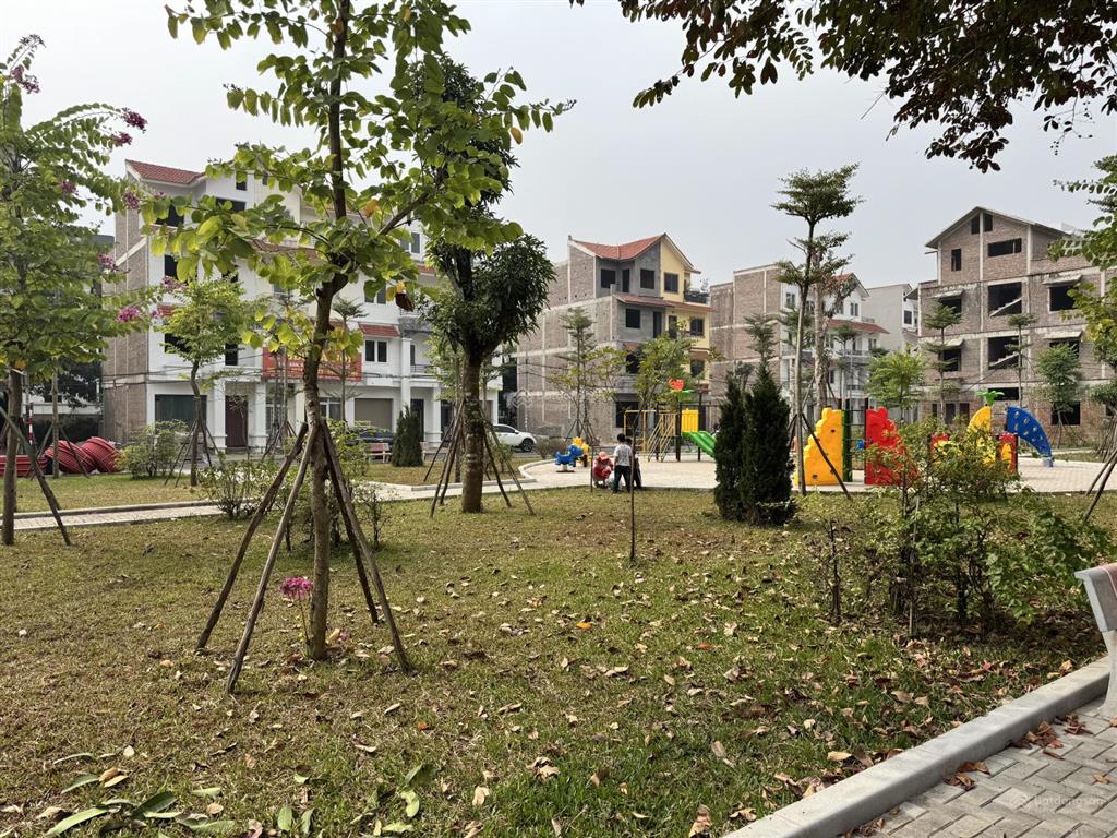 Bán lk b12 kđt cienco5 hoài đức  trục chính  2 mặt thoáng giáp kđt lideco