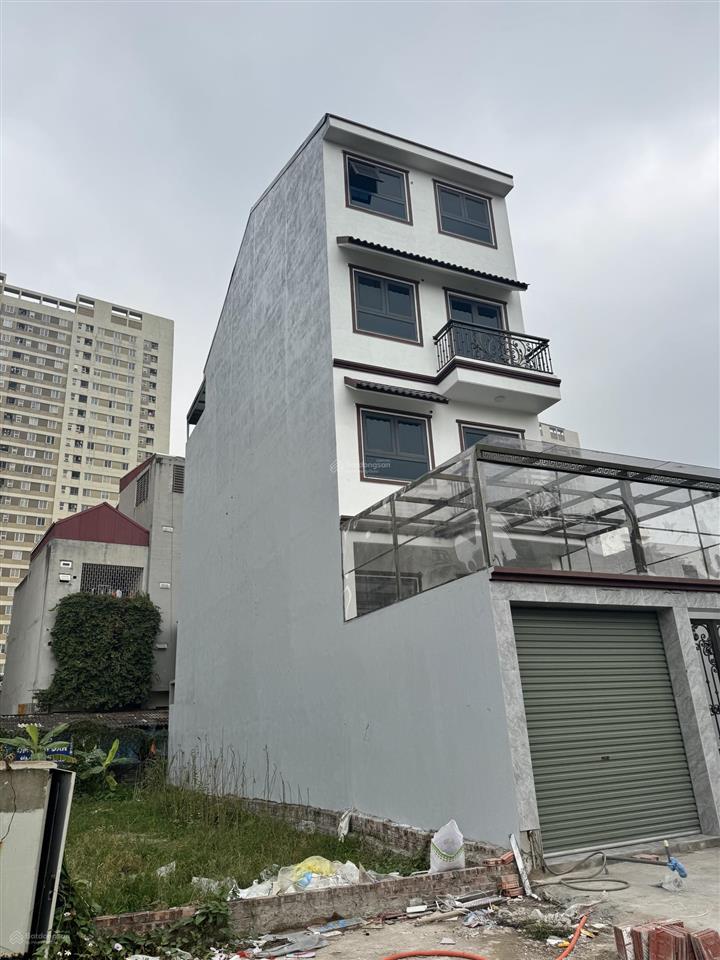 Anh chị chủ nhà muốn chuyển đổi nên nhượng lại căn liền kề 76m2 xây 5 tầng để lại hết nội thất