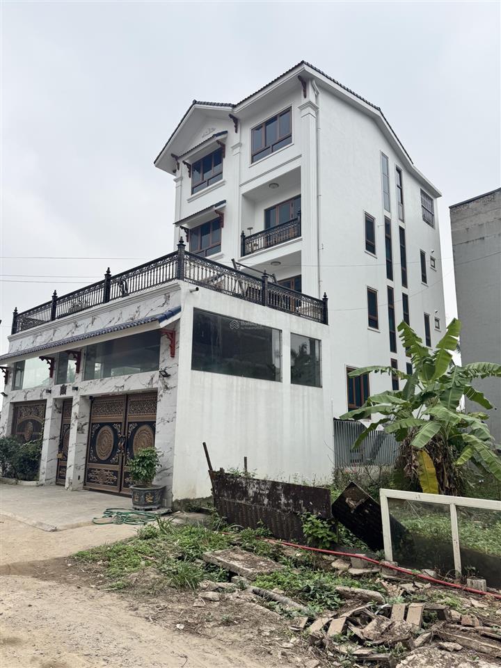 Anh chị chủ nhà muốn chuyển đổi nên nhượng lại căn liền kề 76m2 xây 5 tầng để lại hết nội thất
