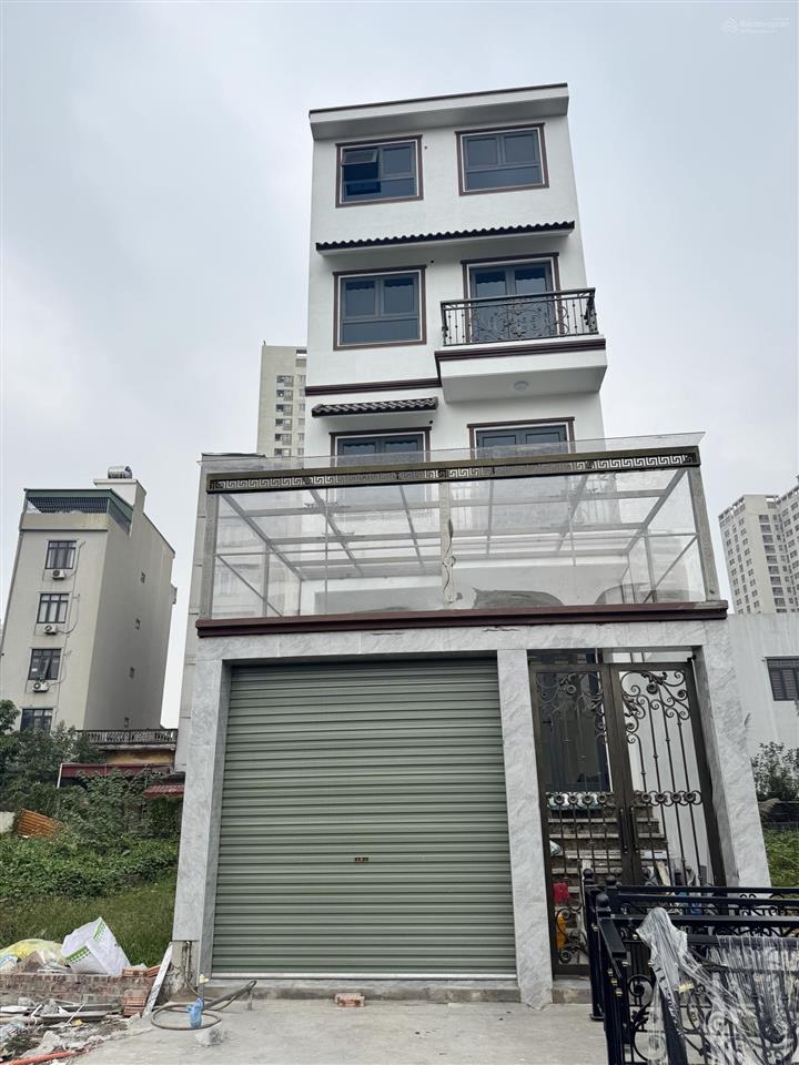 Anh chị chủ nhà muốn chuyển đổi nên nhượng lại căn liền kề 76m2 xây 5 tầng để lại hết nội thất