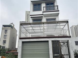Anh chị chủ nhà muốn chuyển đổi nên nhượng lại căn liền kề 76m2 xây 5 tầng để lại hết nội thất