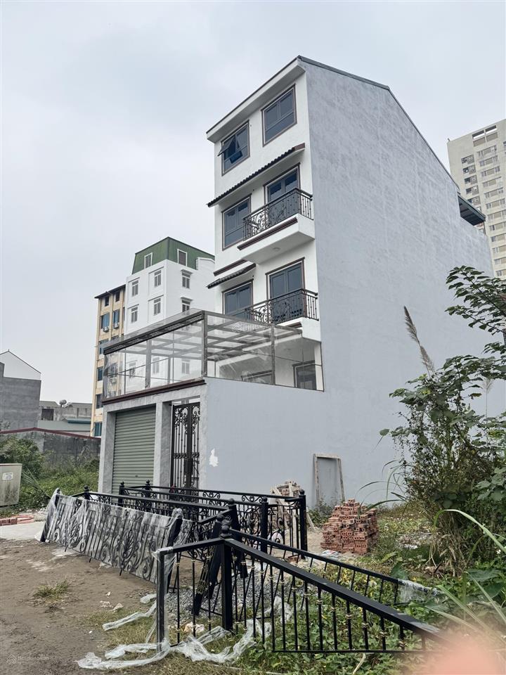 Anh chị chủ nhà muốn chuyển đổi nên nhượng lại căn liền kề 76m2 xây 5 tầng để lại hết nội thất