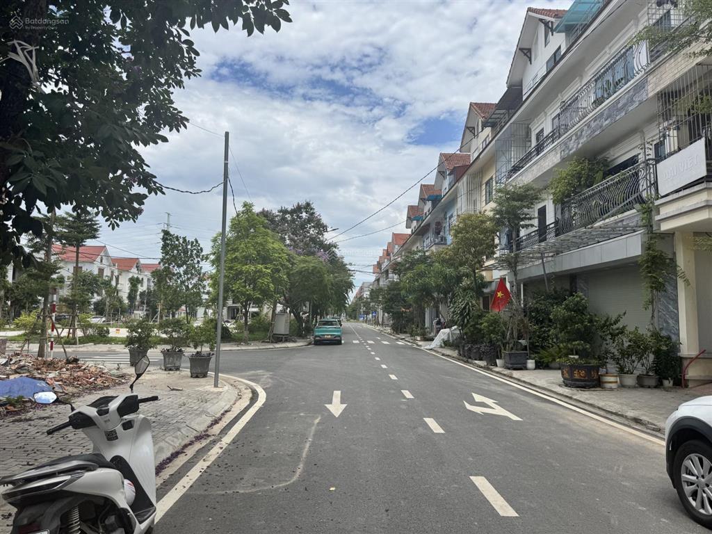 Liền kề mặt đường 24m kđt cienco 5  hqv kéo dài  giá 13,5 tỷ bao phí
