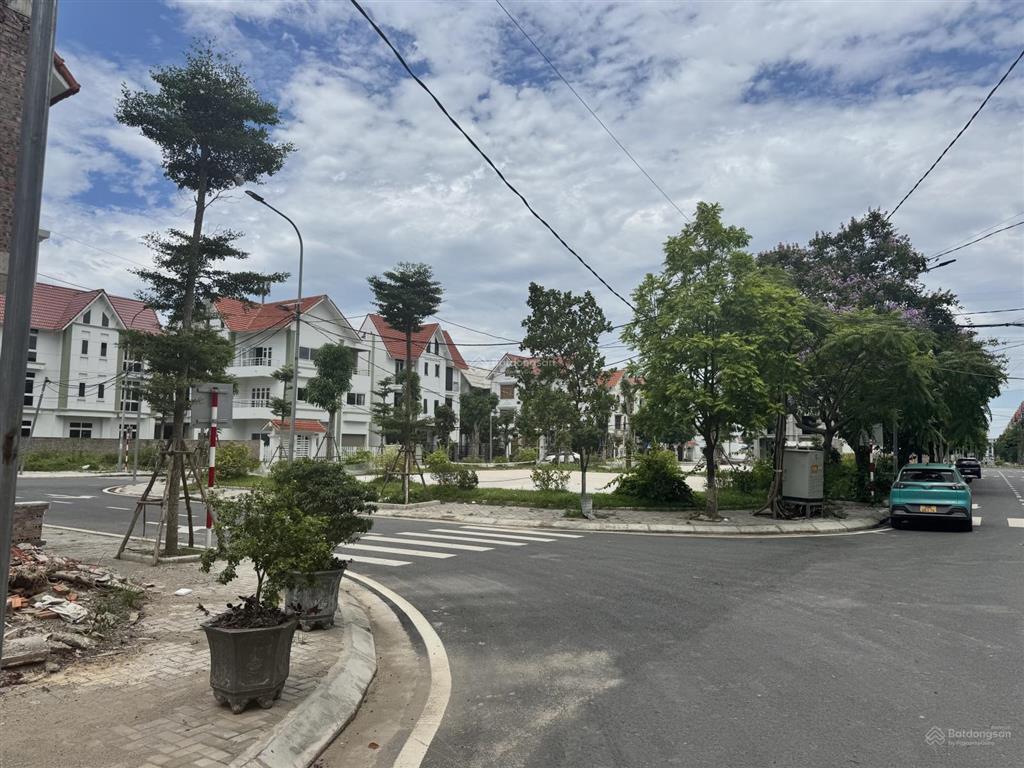 Liền kề mặt đường 24m kđt cienco 5  hqv kéo dài  giá 13,5 tỷ bao phí