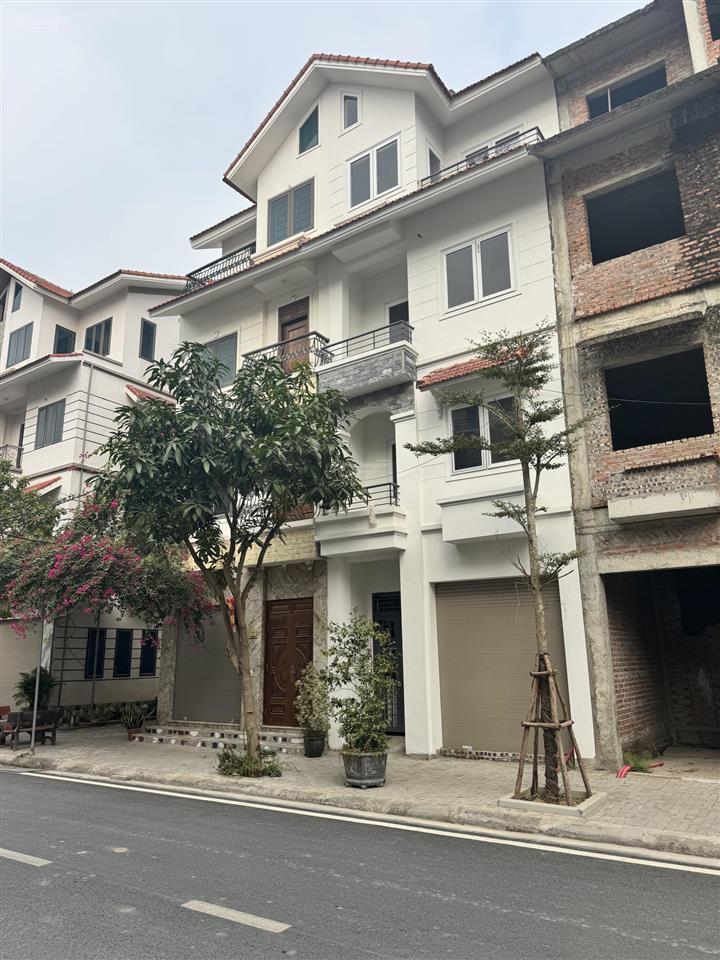 E đang có 1 căn trục chính kđt cienco5  ko lỗi lầm  giá chỉ 9.x tỷ