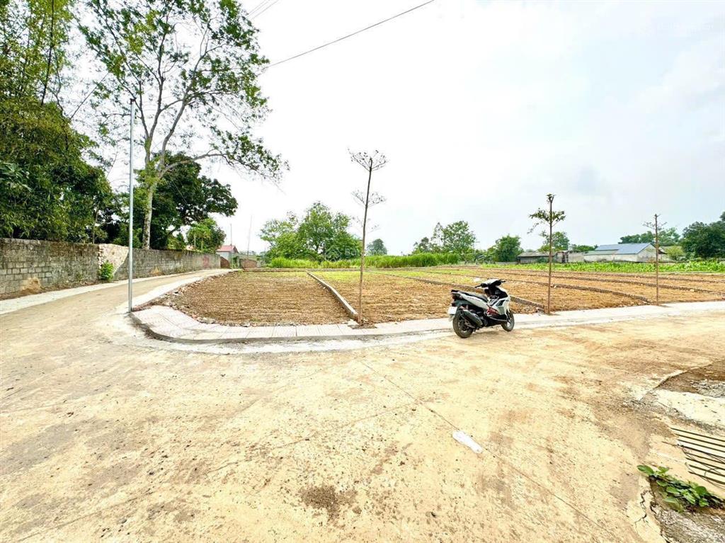 Bán đất xã nhuận trạch, lương sơn, hòa bình 135,4m2 sổ đỏ chính chủ, giá tốt. 0939 693 *** lan anh