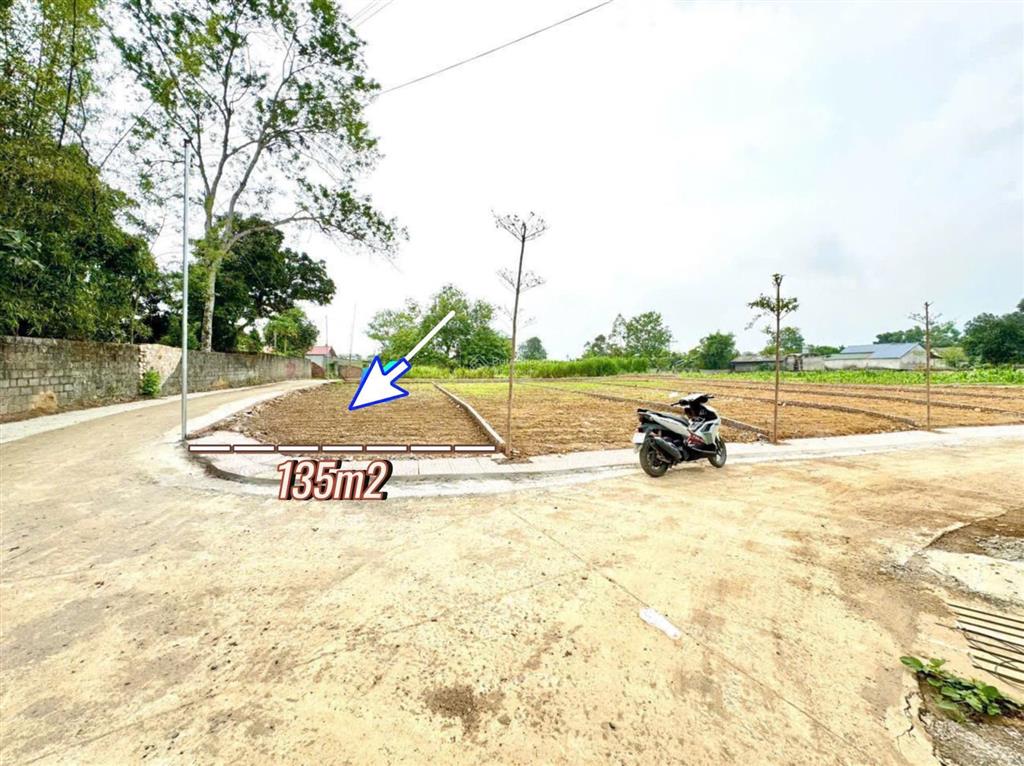 Bán đất xã nhuận trạch, lương sơn, hòa bình 135,4m2 sổ đỏ chính chủ, giá tốt. 0939 693 *** lan anh