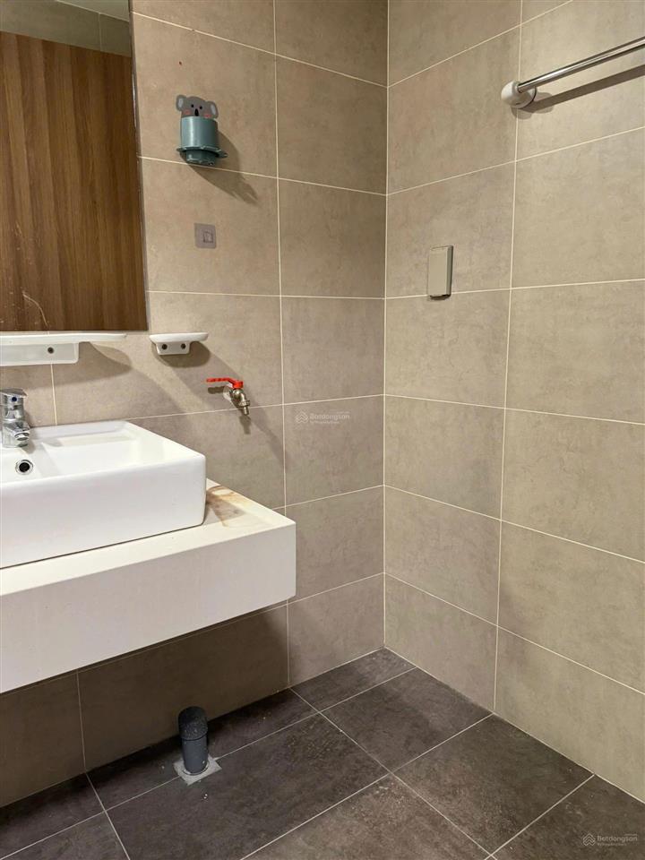 Cho thuê căn studio tại akari võ văn kiệt. chỉ 6tr .