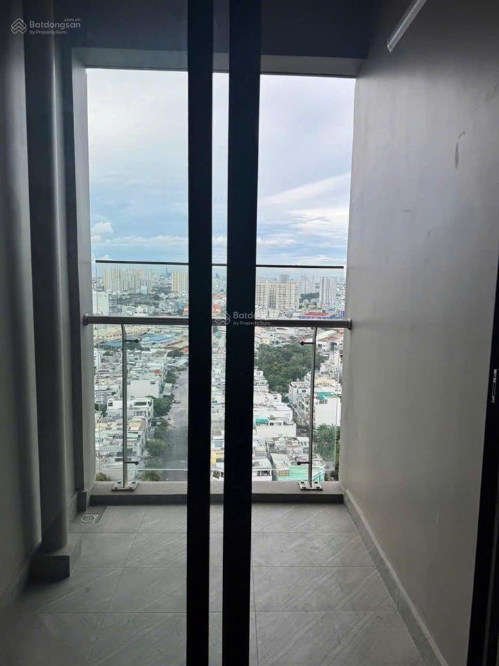 Cho thuê căn góc 84 m 2pn 2wc view đẹp tại akari võ văn kiệt chị 11tr.