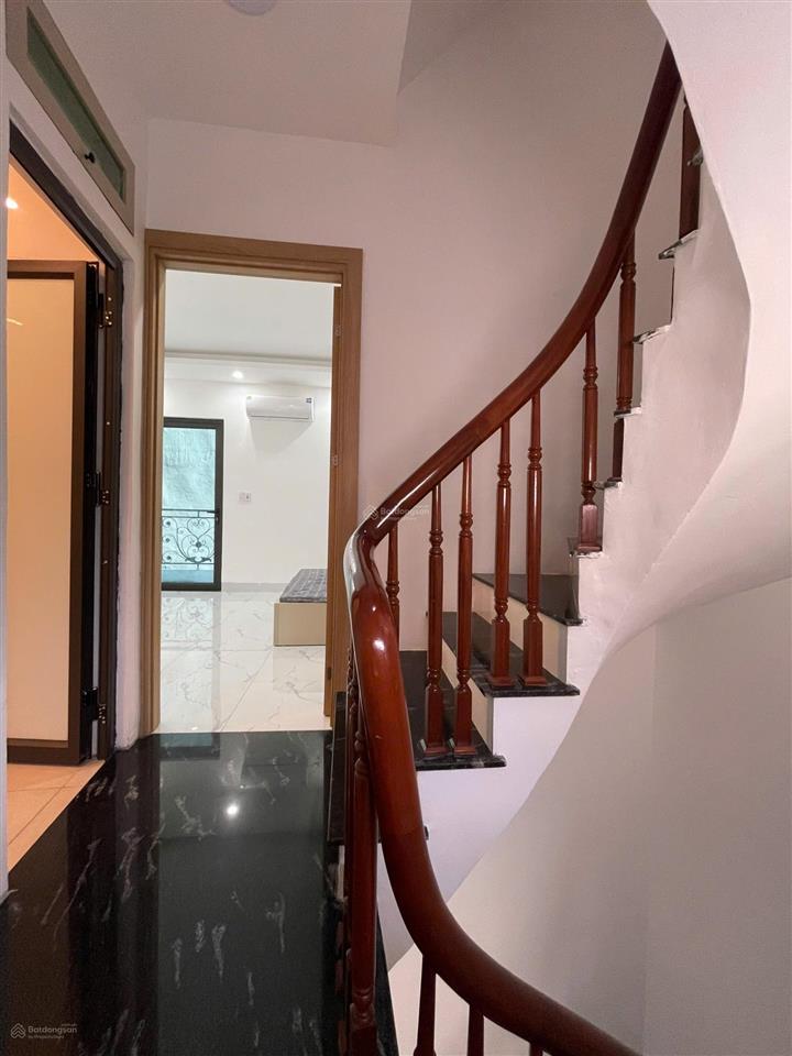 Cho thuê nhà riêng 151 nguyễn đức cảnh, 13,5 triệu, 35 m2x 5 tầng