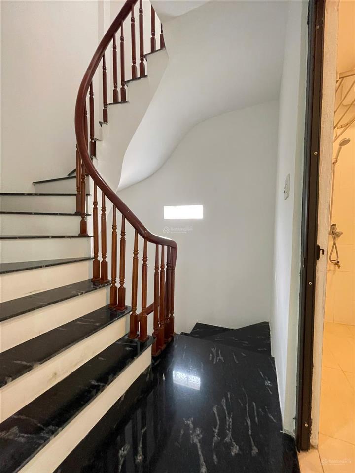 Cho thuê nhà riêng 151 nguyễn đức cảnh, 13,5 triệu, 35 m2x 5 tầng