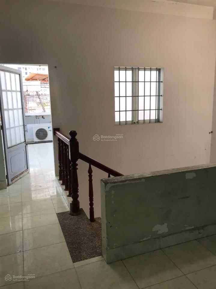 Chủ đi nước ngoài cần bán nhà 3 tầng 1 tum