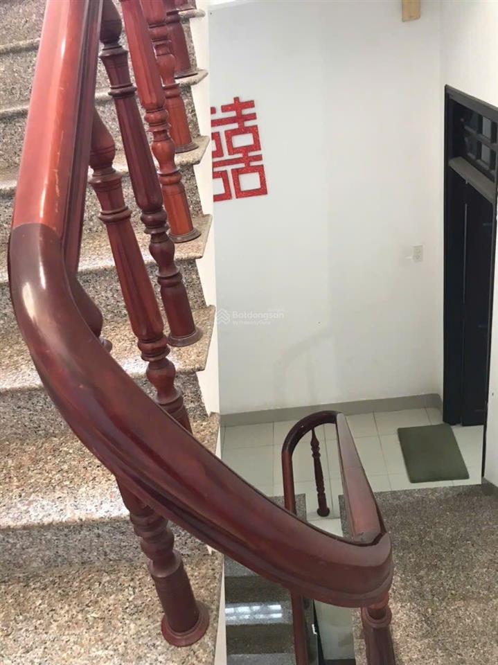 Chủ đi nước ngoài cần bán nhà 3 tầng 1 tum