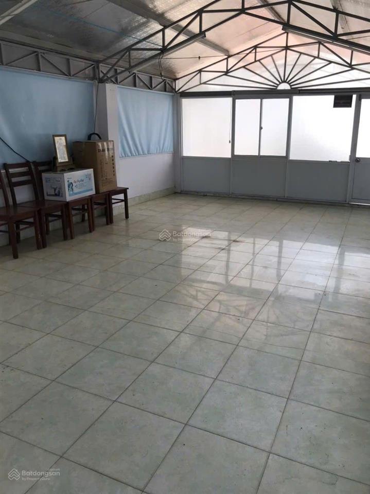 Chủ đi nước ngoài cần bán nhà 3 tầng 1 tum