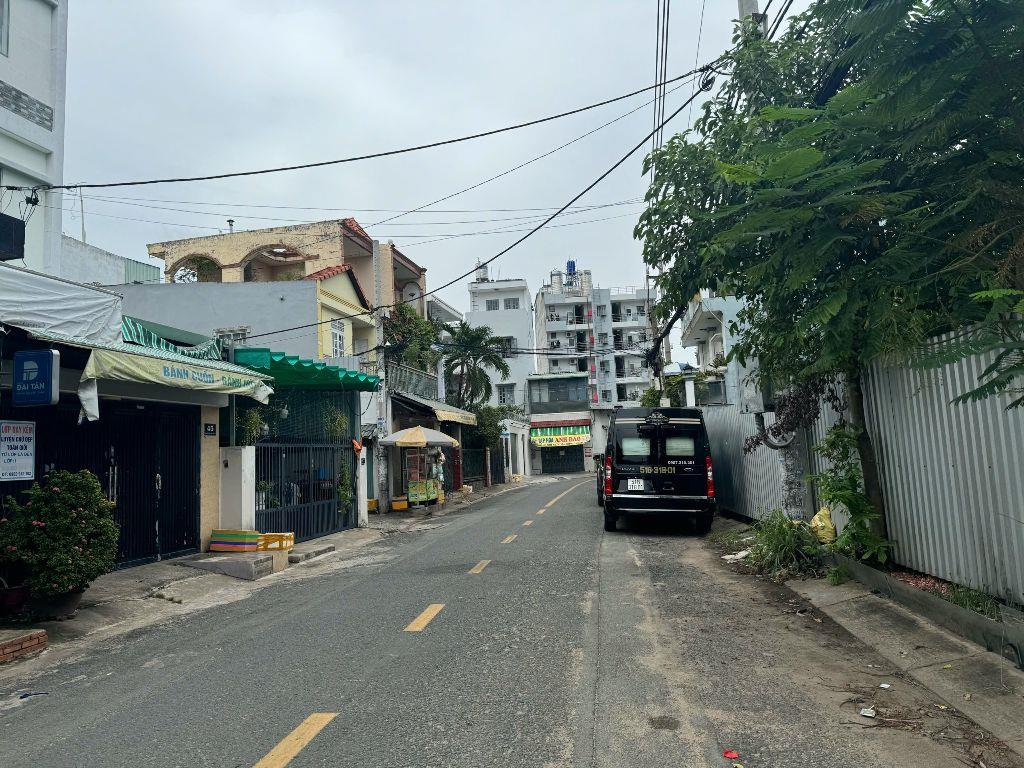 Bán nhà MT đường ĐHT 45 phường Đông Hưng Thuận Quận 12
