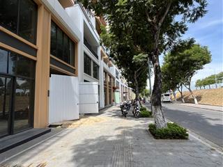 Bán nhà mặt tiền thương mại trung tâm du lịch 6 tầng gần 700m2 sàn