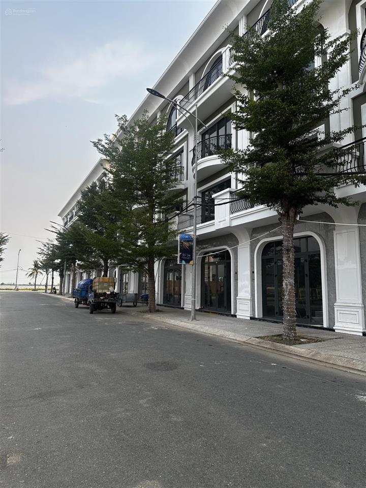Siêu phẩm nhà phố ngay trung tâm chợ view biển hà tiên