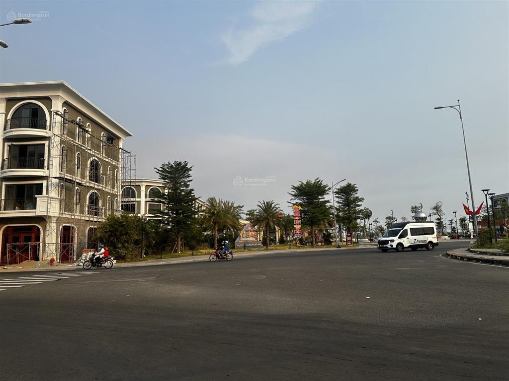 Siêu phẩm nhà phố ngay trung tâm chợ view biển hà tiên